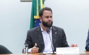 Contra Hugo Motta, PSOL lança Pastor Henrique Vieira à presidência da Câmara