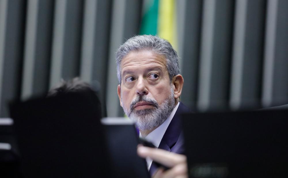Lira promete ‘solução’ para projeto da anistia a golpistas ainda durante o mandato como presidente da Câmara