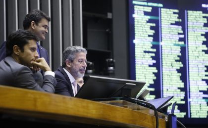 Câmara rejeita alterações de senadores em projeto de emendas, mas mantém veto a bloqueio das verbas