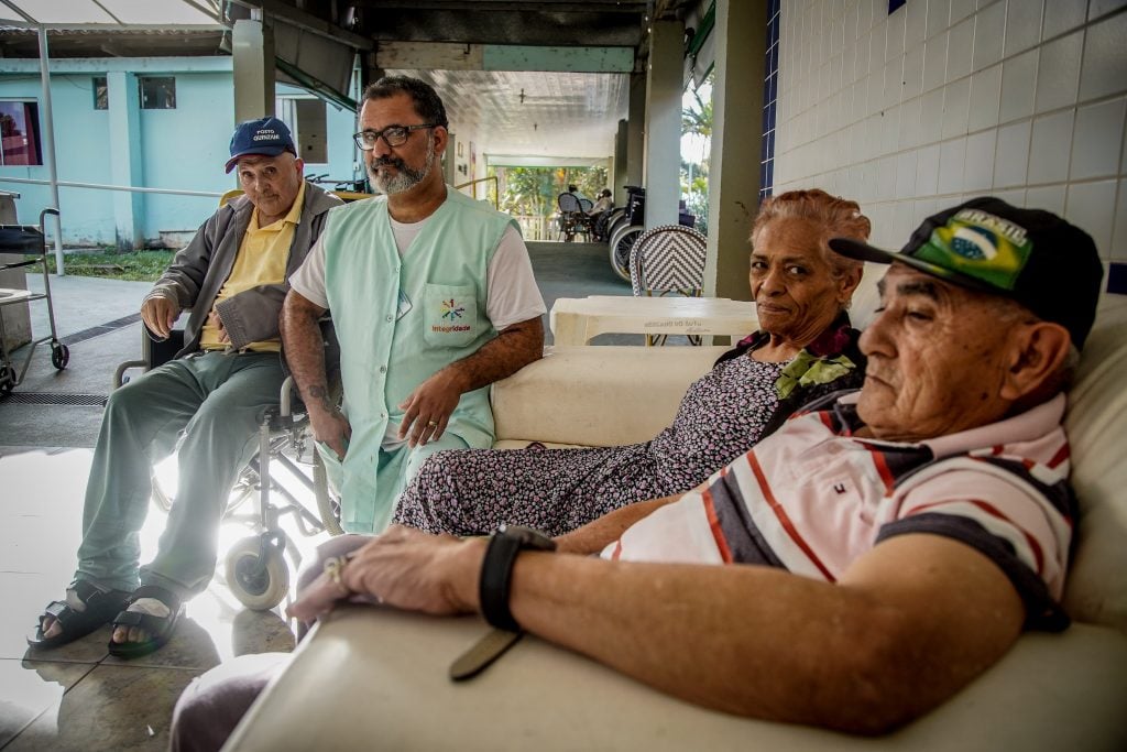 Expectativa de vida ao nascer no Brasil sobe para 76,4 anos em 2023