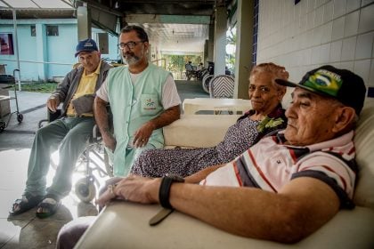 Expectativa de vida ao nascer no Brasil sobe para 76,4 anos em 2023