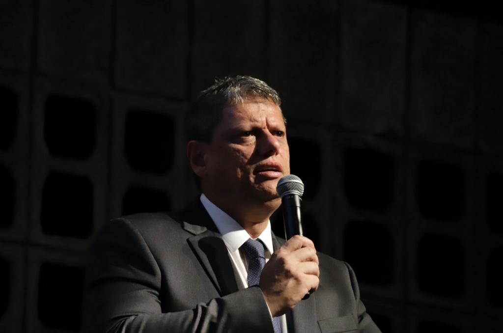 Tarcísio descarta candidatura à Presidência e promete buscar reeleição em 2026