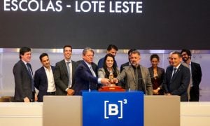 Sob protesto de estudantes, Tarcísio conclui o 2º leilão de escolas públicas em São Paulo