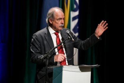 Mercadante diz confiar em equipe econômica para decisão ‘sábia’ sobre corte de gastos