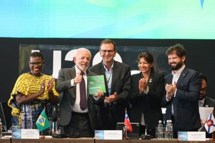 Paes entrega a Lula documento com 36 demandas de prefeitos do U20