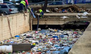 Autoridades continuam buscas por desaparecidos em Valência, Barcelona é atingida por fortes chuvas