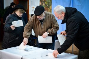 Romênia vai às urnas sob sombra da Rússia e com ultradireita forte