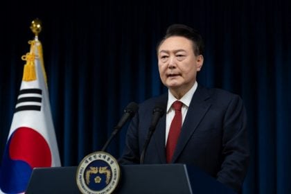 Presidente afastado da Coreia do Sul é preso por ter declarado lei marcial