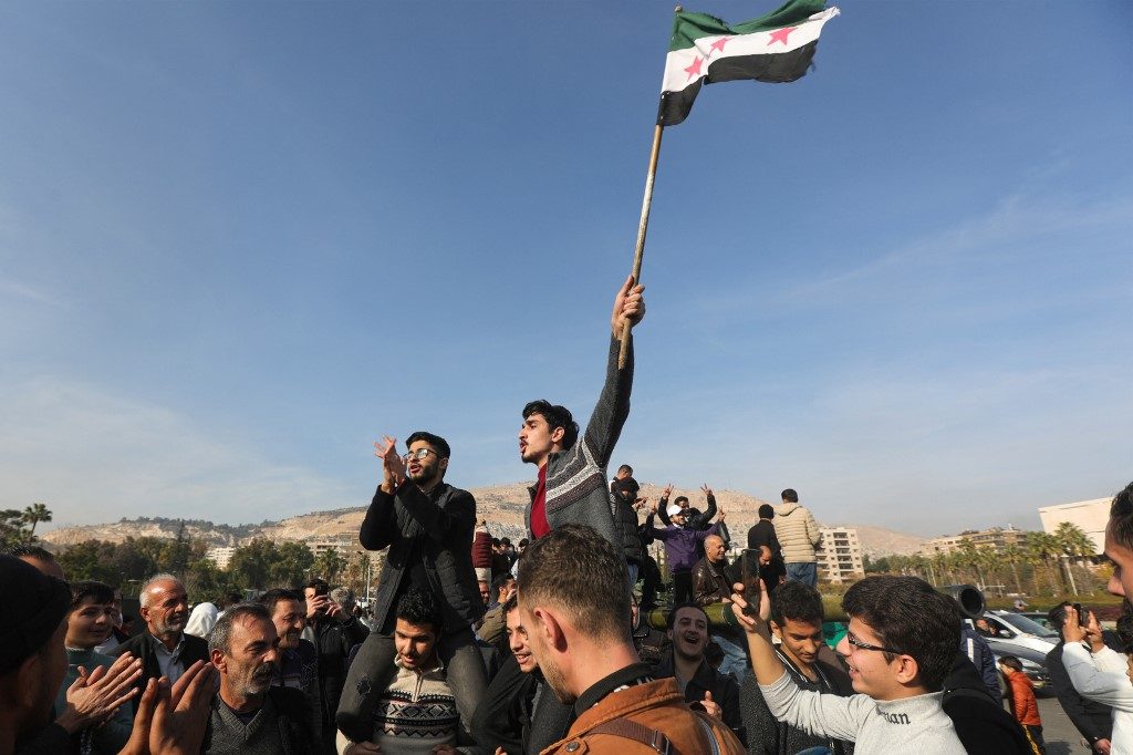 Líder dos rebeldes sírios discute ‘transferência de poder’ após queda de Assad
