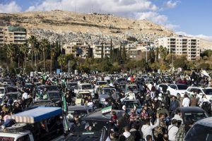 Multidões celebram a queda de Assad em Damasco