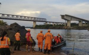 Marinha prorroga busca por desaparecidos em queda de ponte no rio Tocantins
