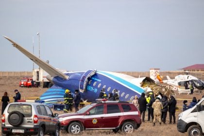 Caixas-pretas de jato da Embraer que caiu no Cazaquistão chegam nesta terça ao Brasil
