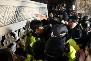 Principal sindicato sul-coreano convoca greve geral até o presidente renunciar