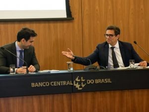 Campos Neto, ex-presidente do BC, sai em defesa de Galípolo após Copom elevar Selic a 15%