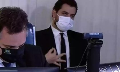 Ex-assessor de Bolsonaro é condenado por gesto supremacista durante sessão do Senado