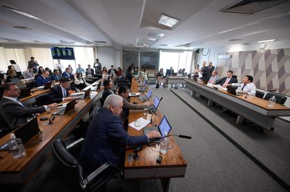 Projeto que impede progressão de pena para condenados por estupro ou homicídio avança no Senado