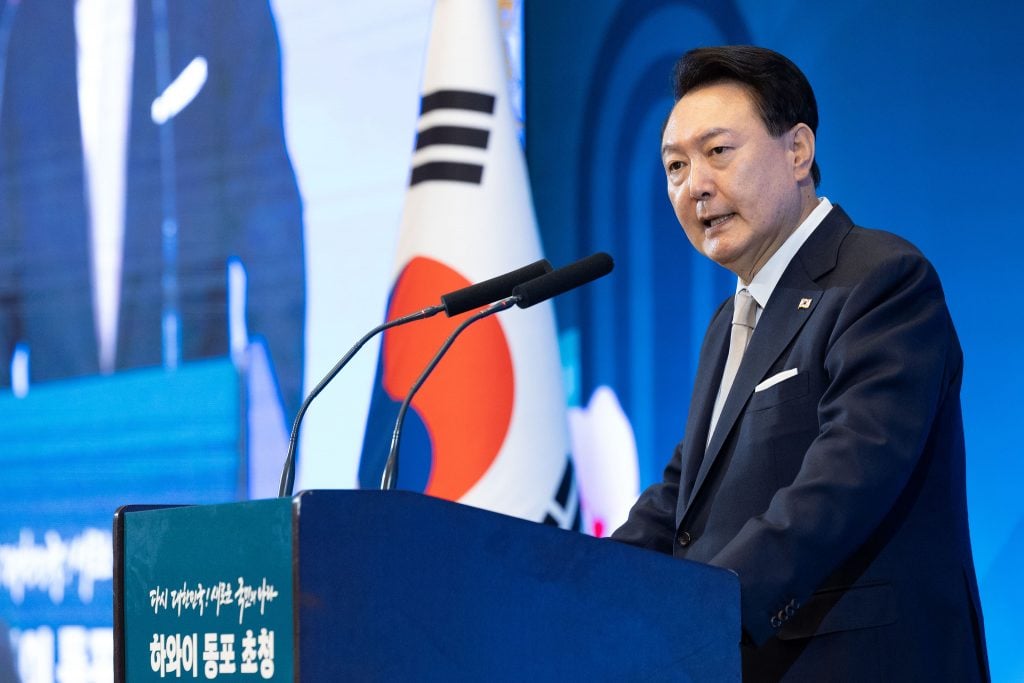 Presidente sul-coreano não desiste do mandato após fracasso da lei marcial