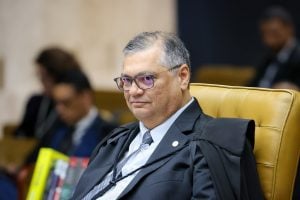 Dino libera parte das emendas para cumprimento de piso da saúde