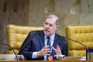 Um Estado fraco falha com a democracia; um Estado autoritário, com a pluralidade