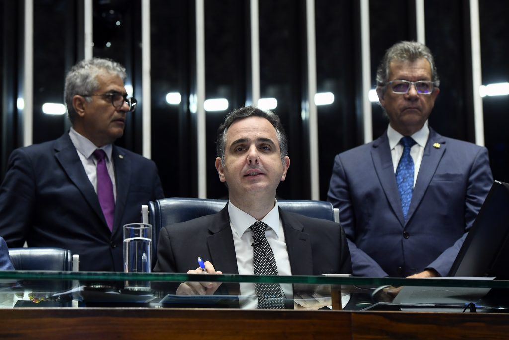 Senado aprova projeto de regulamentação da inteligência artificial; entenda as regras