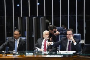 Às vésperas da COP, Senado aprova PL que favorece 'energia suja' e pode aumentar a conta de luz