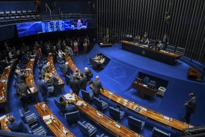 Senado adia votação de projeto que reduz os prazos de inelegibilidade
