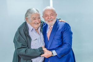 Lula visita Mujica no Uruguai antes da cúpula do Mercosul