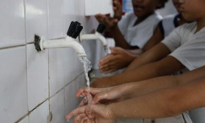 No Brasil, 1,4 milhão de estudantes não têm água tratada na escola