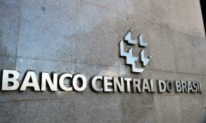 Ata do Copom destaca pressão inflacionária e prevê Selic a 14,25% em março
