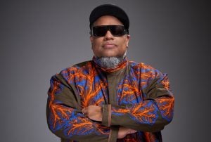 BNegão faz o percurso de sua alquimia sonora, do reggae ao arrocha carioca, no 1° disco solo