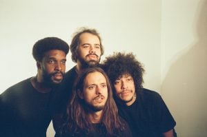 Boogarins, a banda psicodélica que sobreviveu aos anos mais conturbados da história recente
