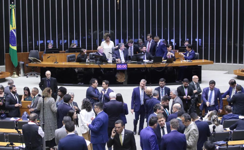 Câmara aprova a criação de cadastro para monitorar facções e milícias; entenda