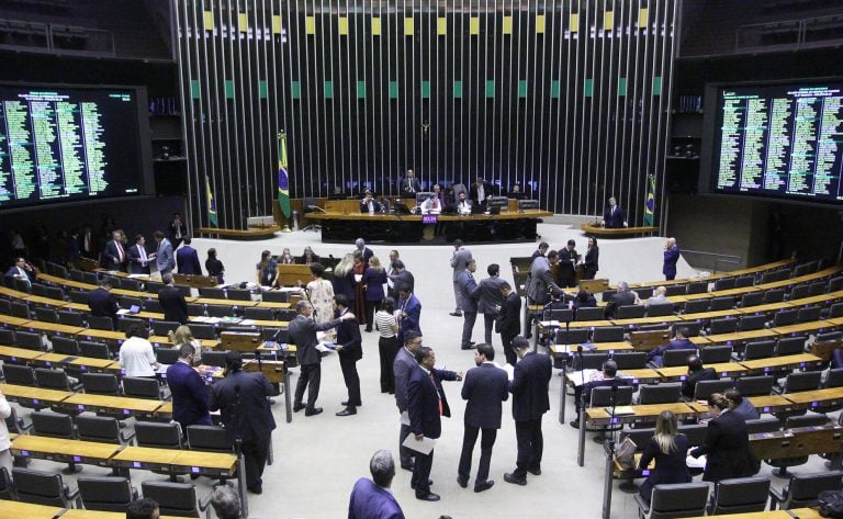 Câmara aprova acordo para acabar com a cobrança de roaming internacional no Mercosul