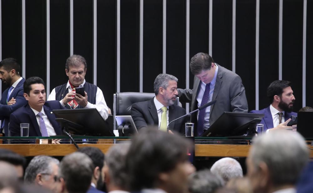 Câmara aprova projeto que restringe o aumento real do salário mínimo