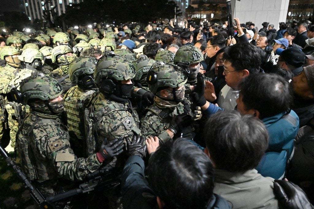Veja imagens do dia de tensão na Coreia do Sul após decreto de lei marcial