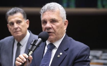Câmara aprova projeto que exclui ilicitude de policiais infiltrados no combate a facções