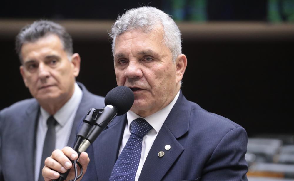 Câmara aprova projeto que exclui ilicitude de policiais infiltrados no combate a facções