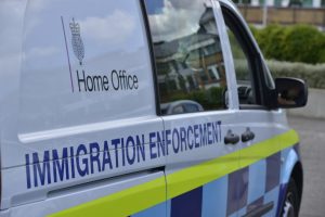 Jornal britânico diz que mais de 600 brasileiros foram deportados 'secretamente' do Reino Unido; Itamaraty nega