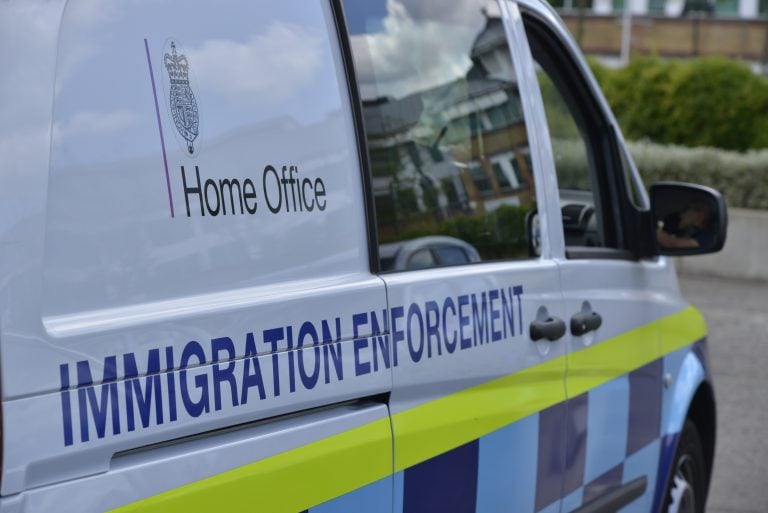 Jornal britânico diz que mais de 600 brasileiros foram deportados 'secretamente' do Reino Unido; Itamaraty nega