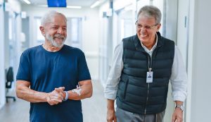 Lula publica o 1º vídeo no hospital após procedimentos: 'Firme e forte'
