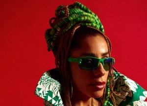 Marcia Castro reúne clássicos do samba-reggae, a efervescente mistura baiana