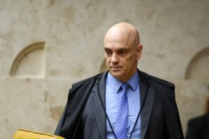 Irmã de 'kid preto' preso tenta levar objetos escondidos em panetone; Moraes suspende visitas