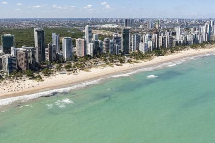 CCJ do Senado adia votação da PEC das Praias