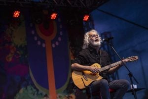 Disco com show de Renato Teixeira em 1978 revela um artista afiado e sarcástico