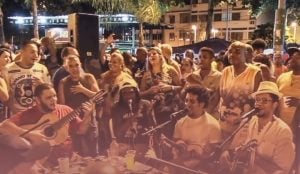 Curta sobre roda de samba é um guia prático de como evocar a identidade nacional