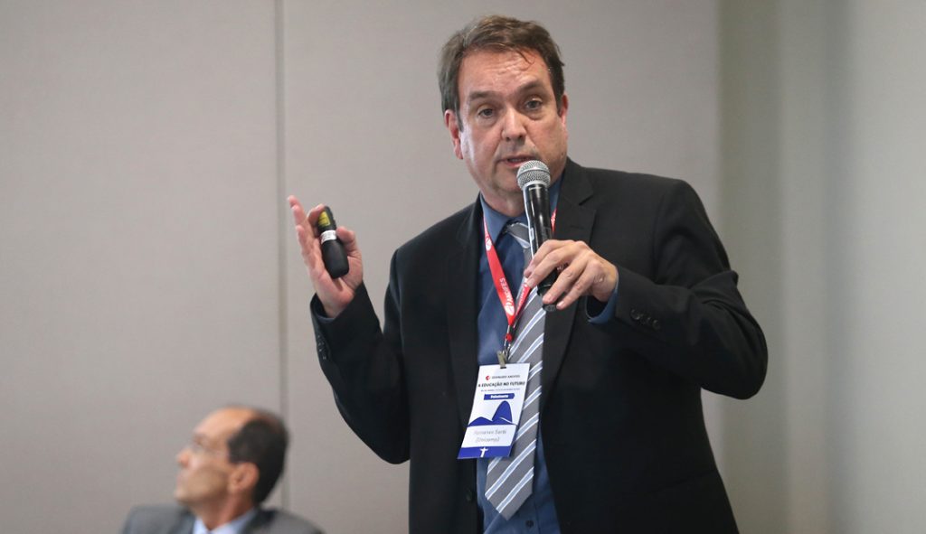 Alta do dólar envolveu surto especulativo e pode ter chegado ao pico, diz economista