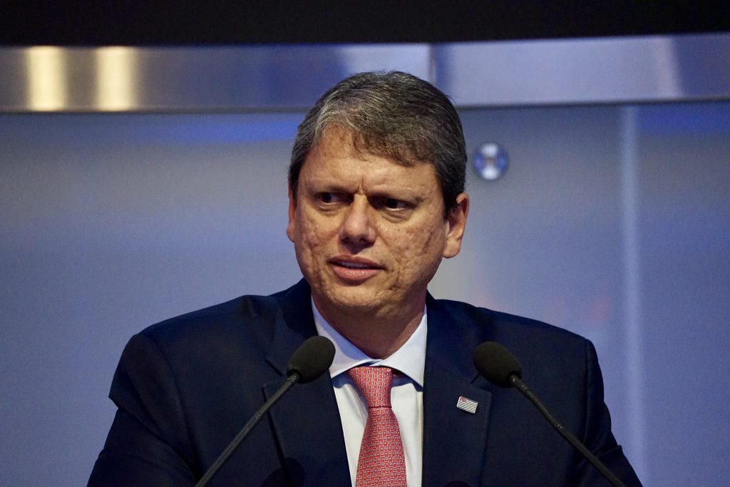 Casos violentos fazem Tarcísio recuar e defender câmeras corporais em policiais: 'Estava errado'