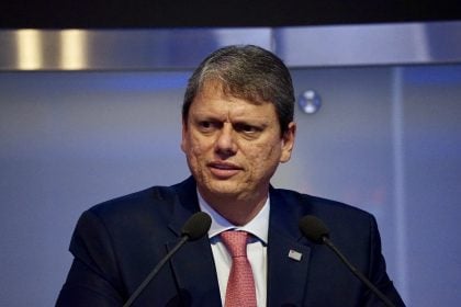 Após críticas, Tarcísio pede desculpas por fala sobre Coca-Cola e metanol