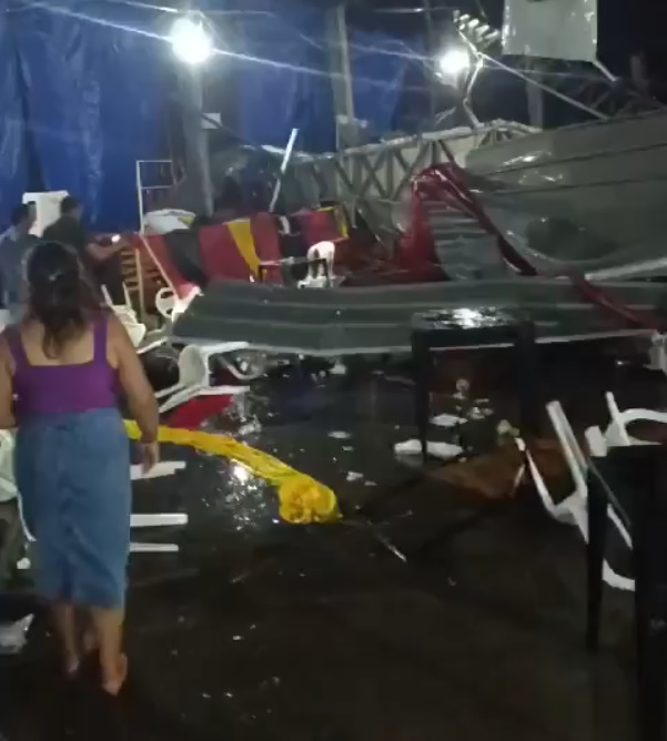 Pavilhão tem as telhas arrancadas em temporal no RS; dezenas de pessoas ficam feridas