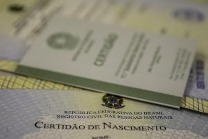 Comissão da Câmara aprova projeto que facilita alteração do nome dos pais em certidão